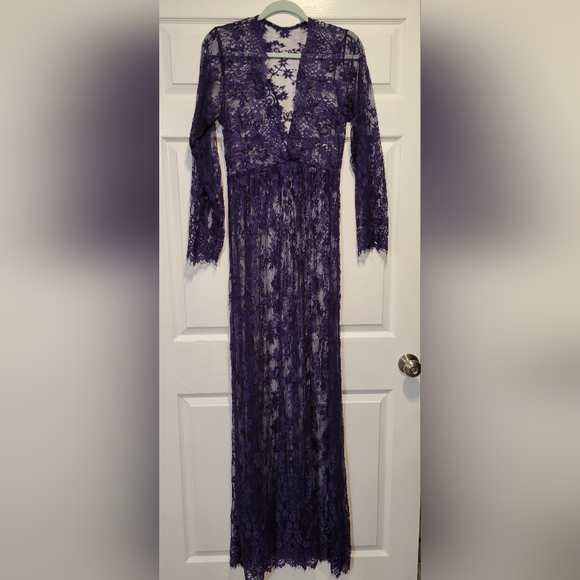 Navy blue lace maternity gown - Picture 3 of 3